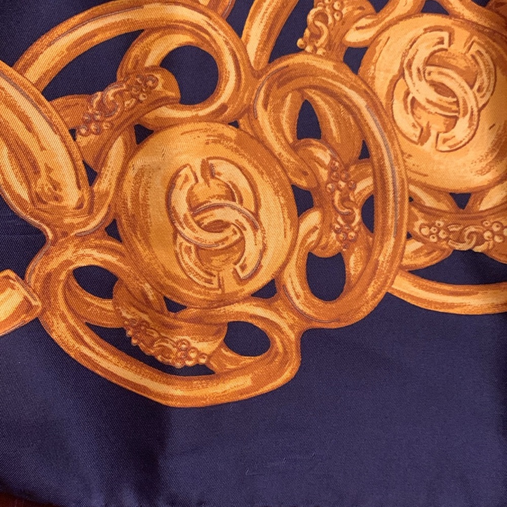 CHANEL  EUC Scarf in Black and Gold - Picture 6 of 9